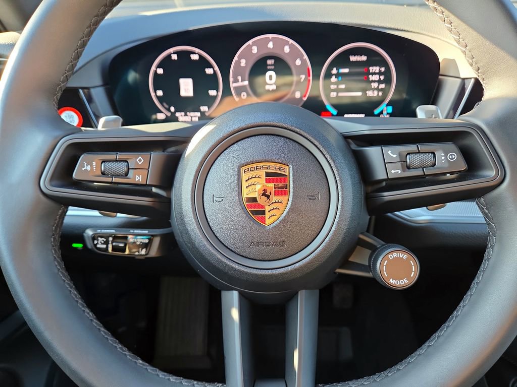 Certified 2025 Porsche Cayenne image 9