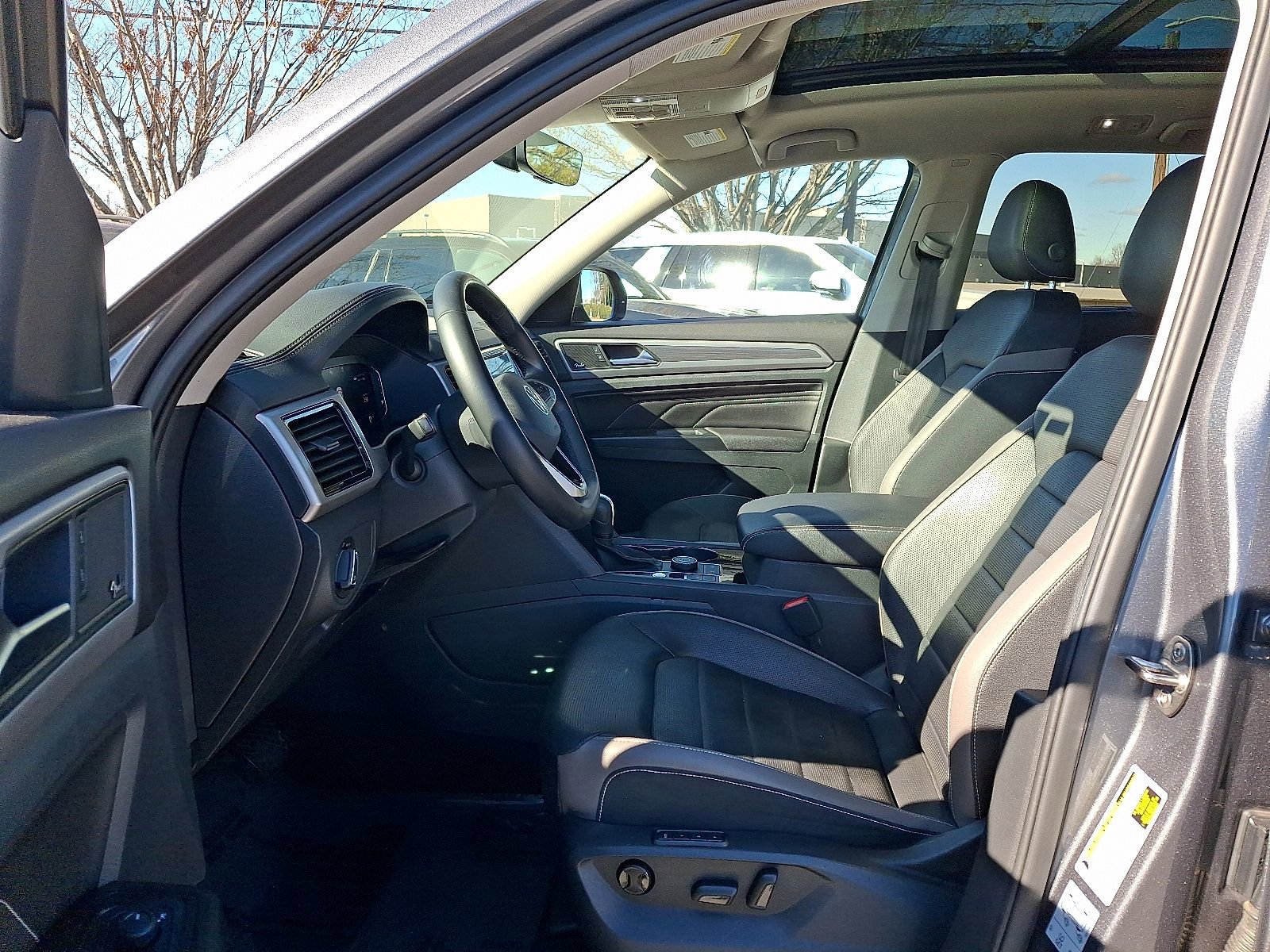 Used 2021 Volkswagen Atlas SEL Premium image 13