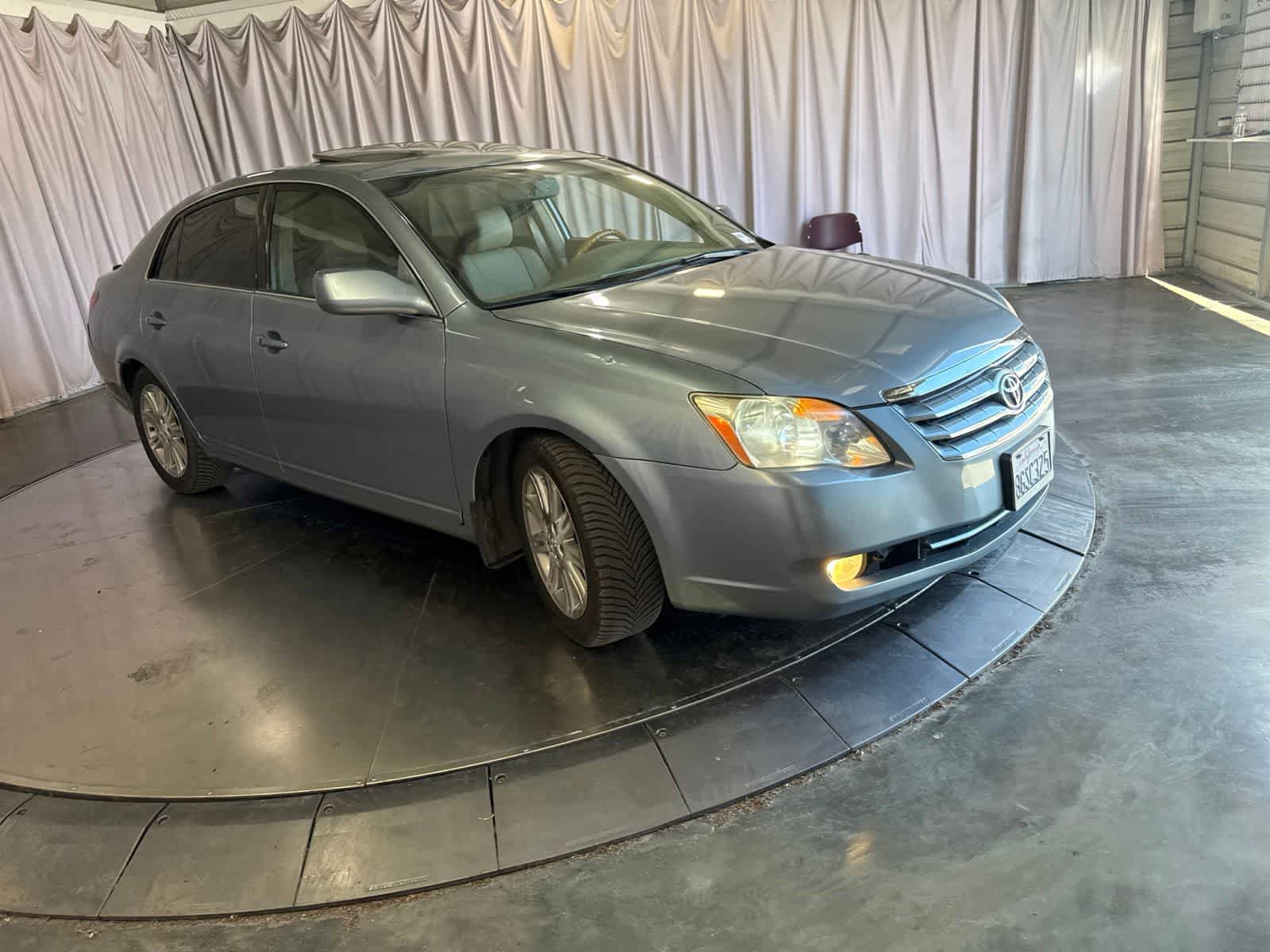 Used 2005 Toyota Avalon Limited FWD image 3