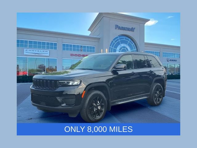 Used 2025 Jeep Grand Cherokee Altitude AWD/4WD image 1