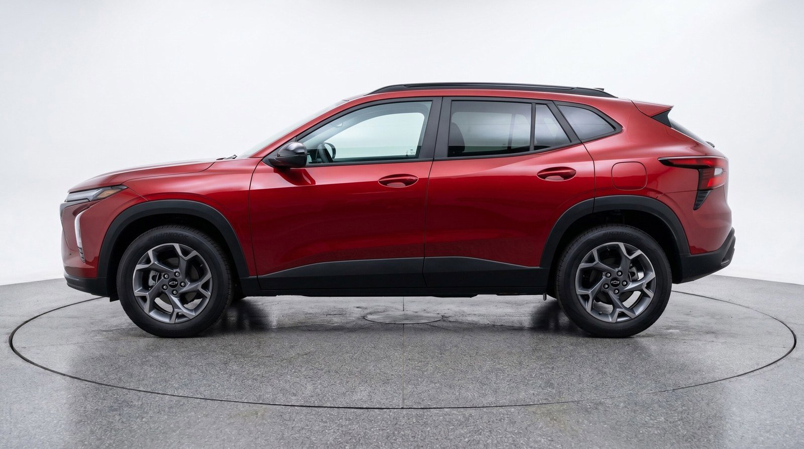 Used 2025 Chevrolet Trax LT FWD image 4