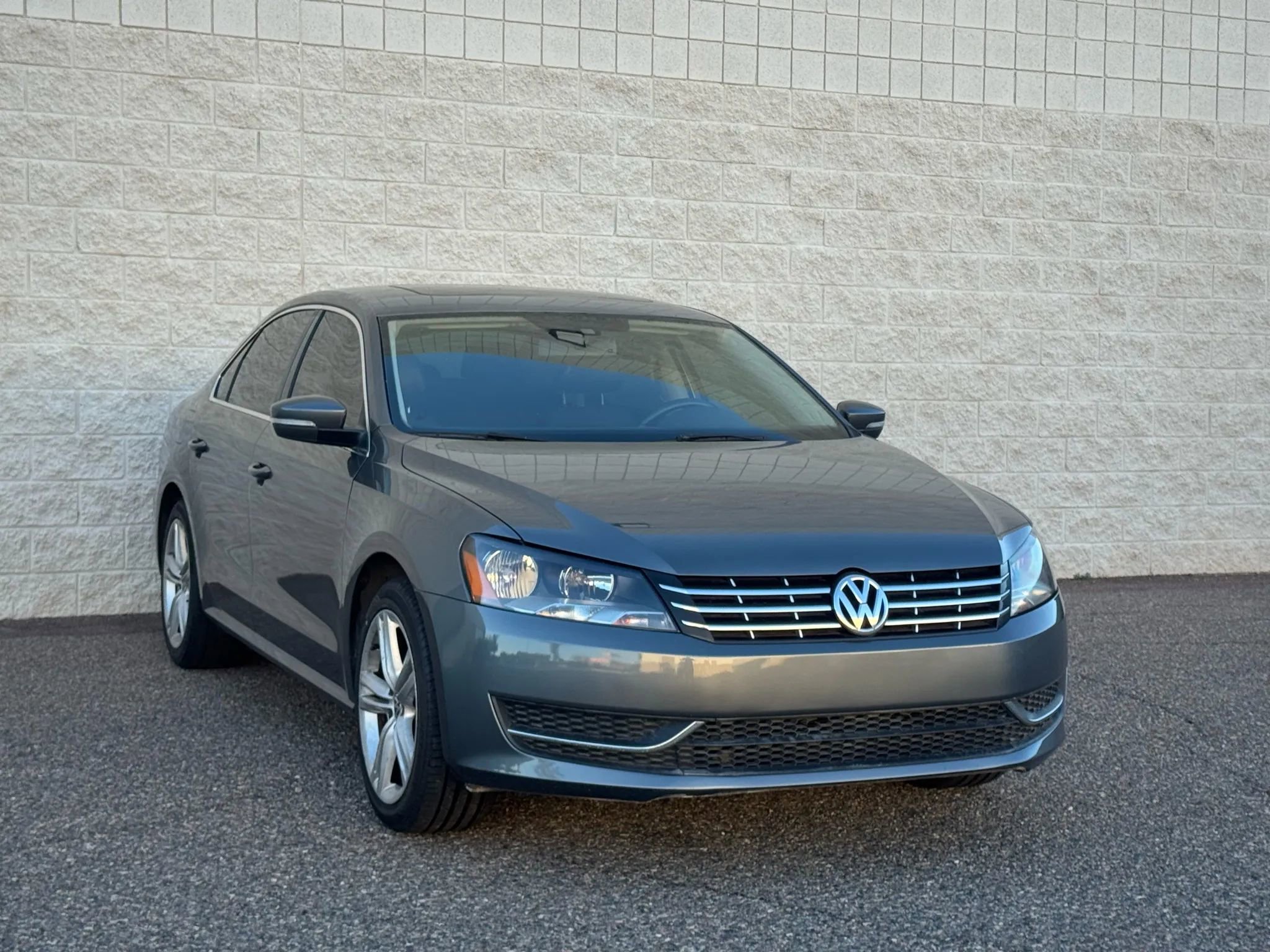 Used 2014 Volkswagen Passat TDI SE FWD image 3