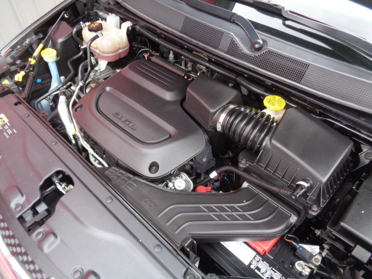 Used 2019 Chrysler Pacifica Limited FWD image 3