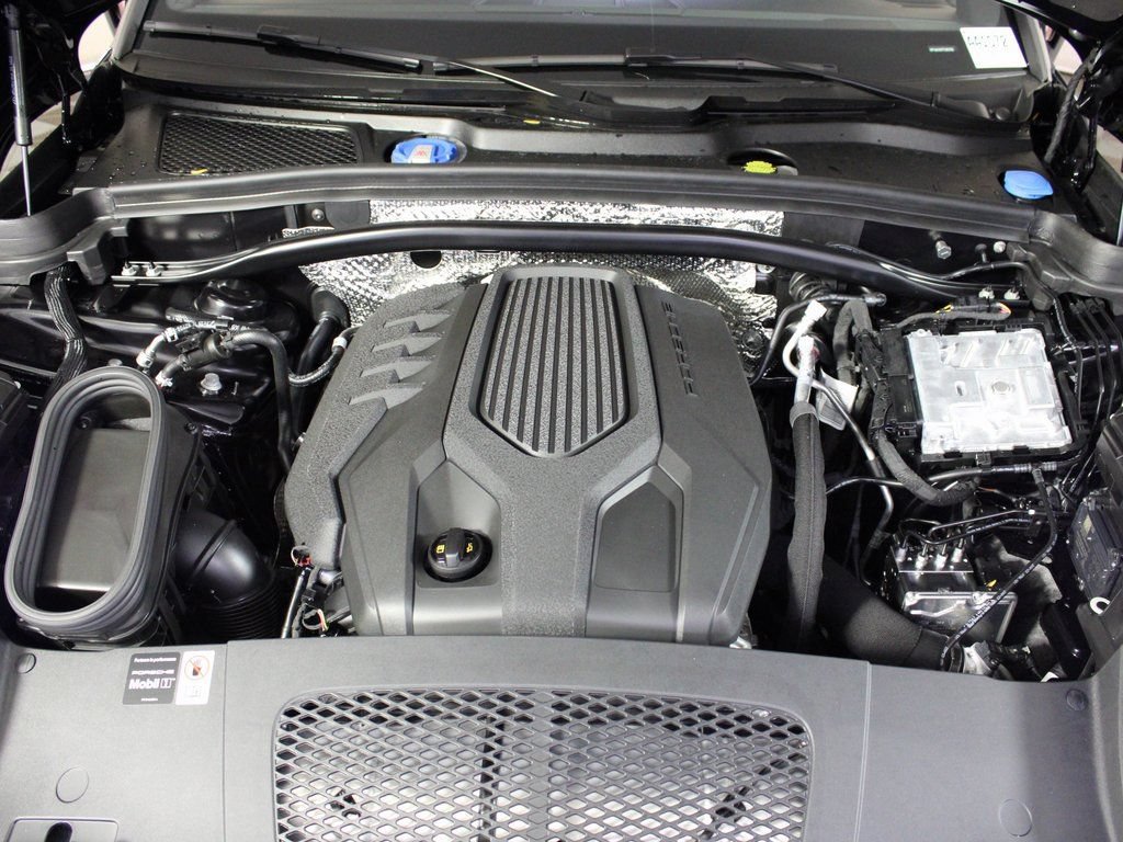 Certified 2026 Porsche Macan AWD/4WD image 41