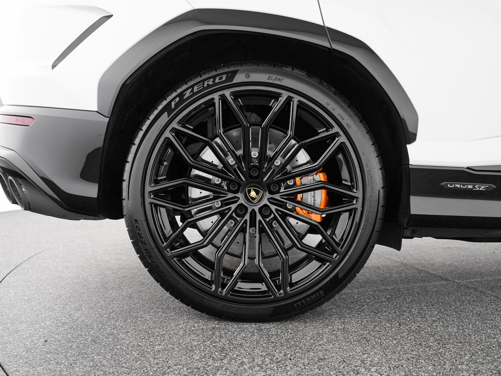 Used 2025 Lamborghini Urus SE AWD/4WD image 35