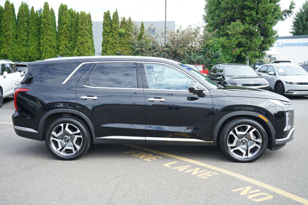 Used 2023 Hyundai Palisade Limited w/ Cargo Package AWD/4WD image 4