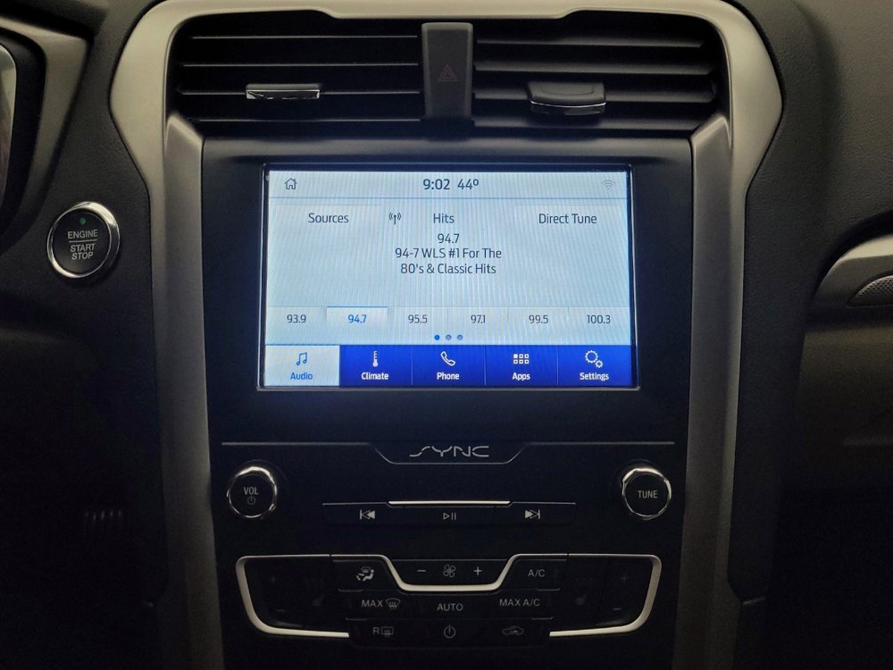 Used 2020 Ford Fusion SE image 25