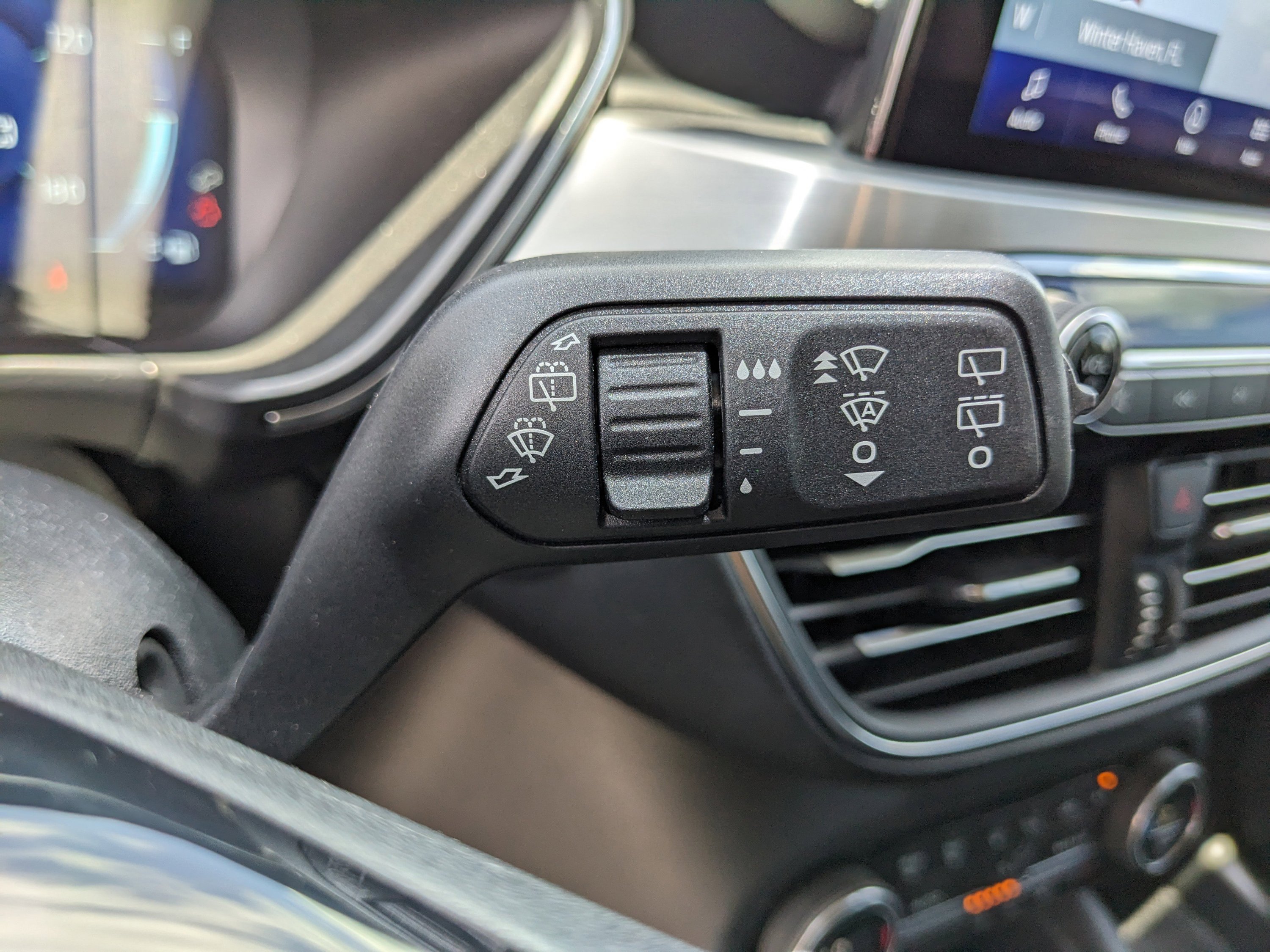 Used 2021 Ford Escape Titanium FWD image 33
