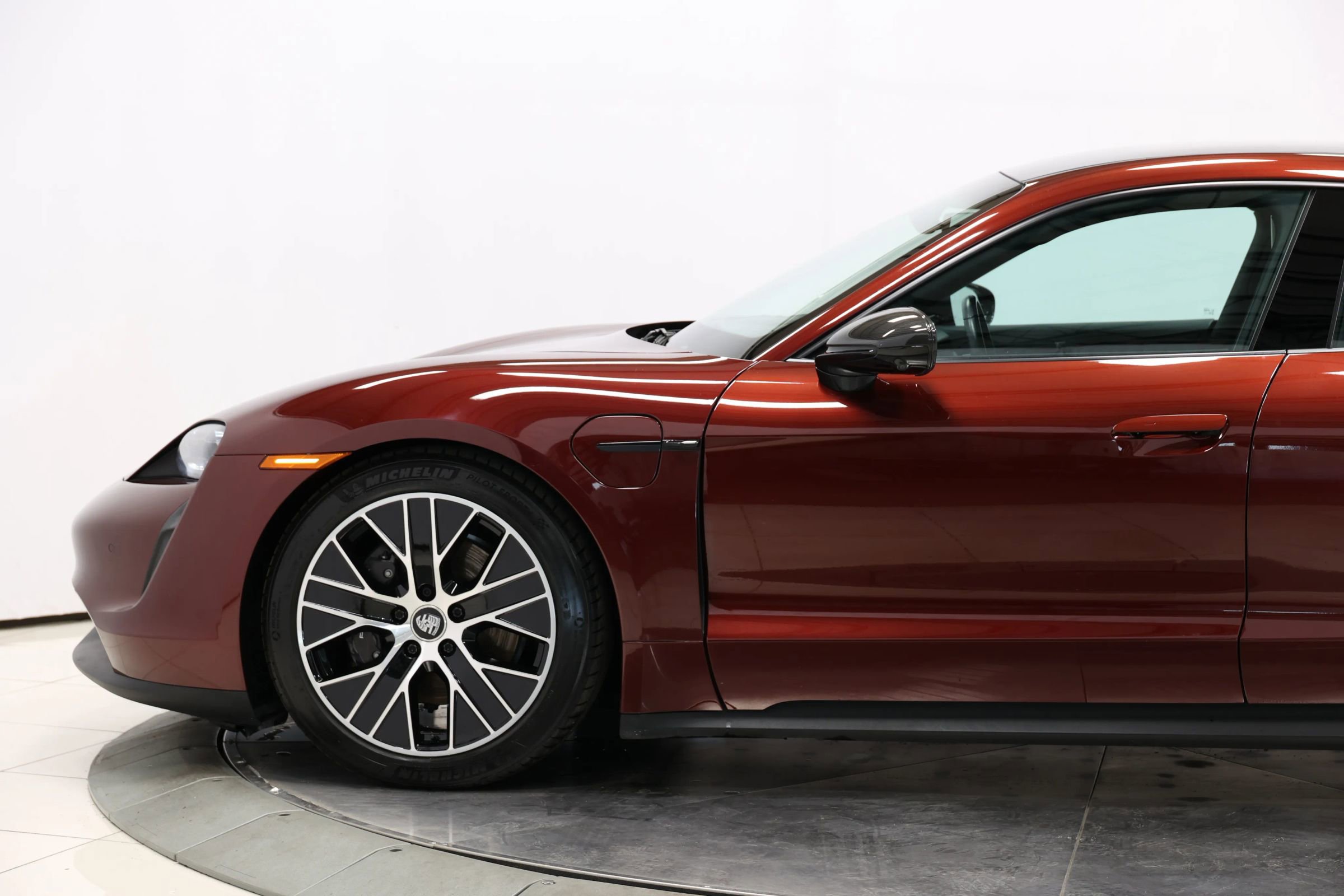 Used 2022 Porsche Taycan image 6