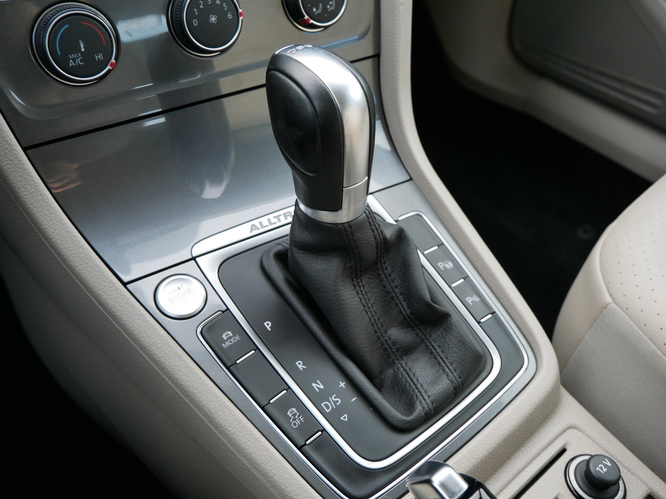 Used 2017 Volkswagen Golf Alltrack SE image 24