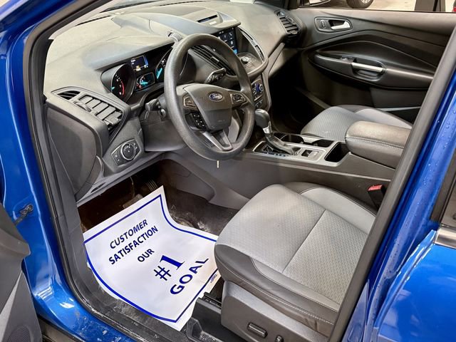 Used 2017 Ford Escape SE w/ Equipment Group 201A image 3