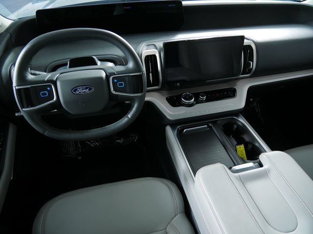 Certified 2025 Ford Expedition Active AWD/4WD image 4