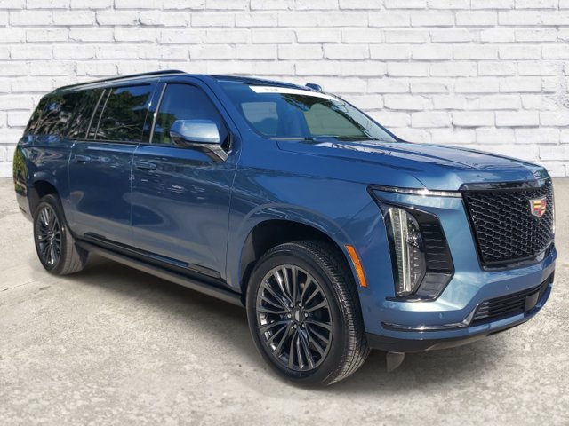 Used 2025 Cadillac Escalade ESV Sport Platinum RWD image 5