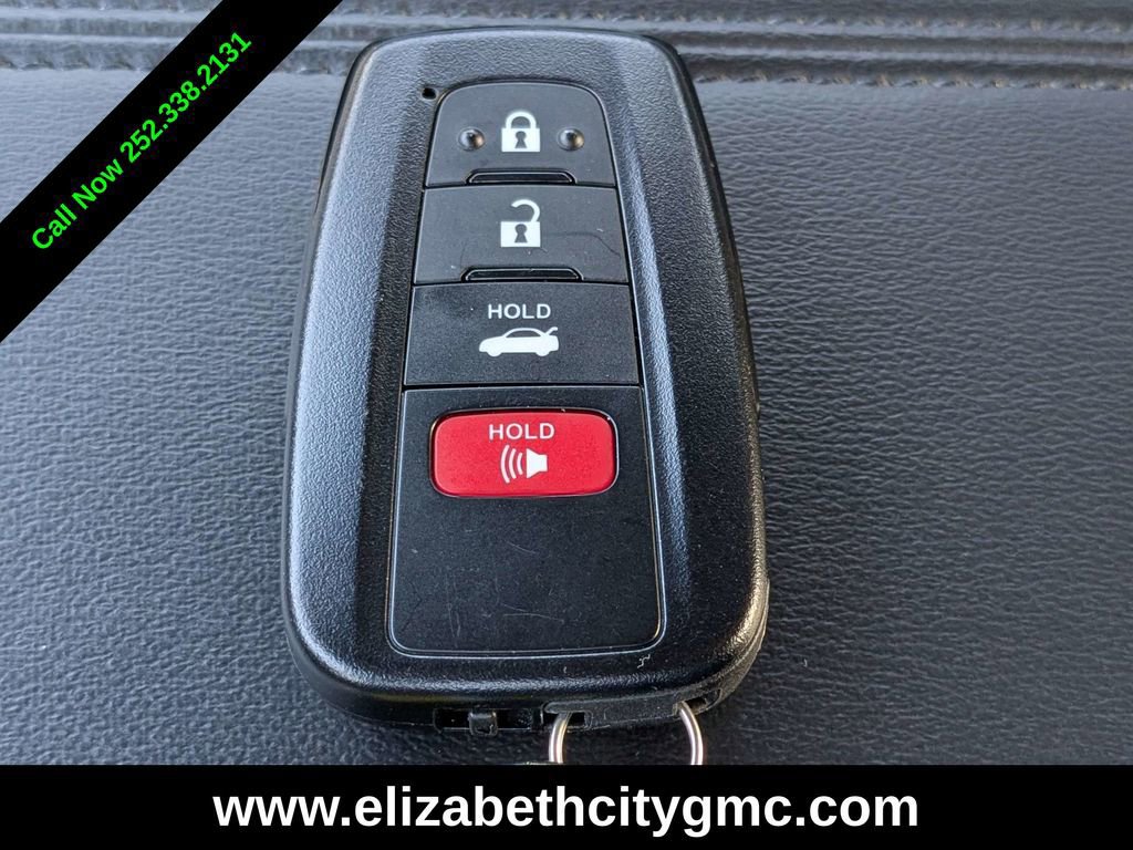 Used 2022 Toyota Avalon XLE image 32