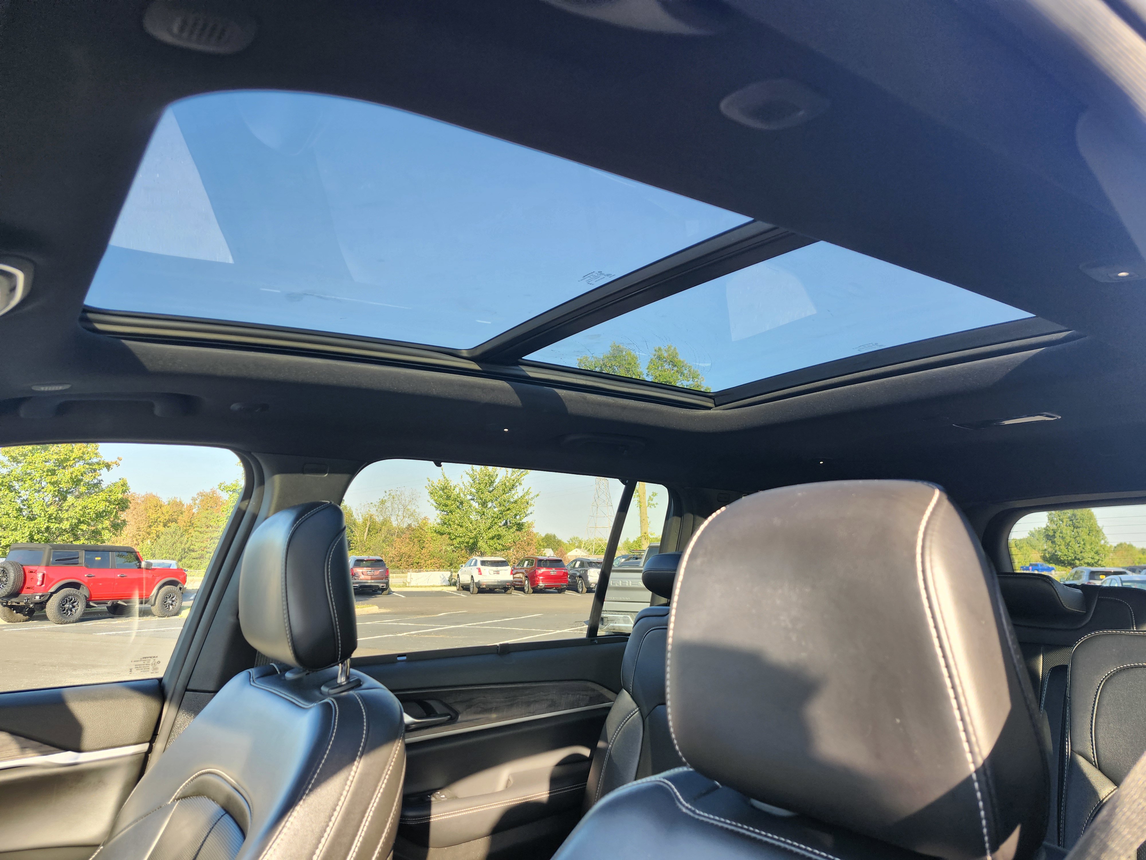 Used 2024 Jeep Grand Cherokee L Limited w/ Luxury Tech Group II image 21