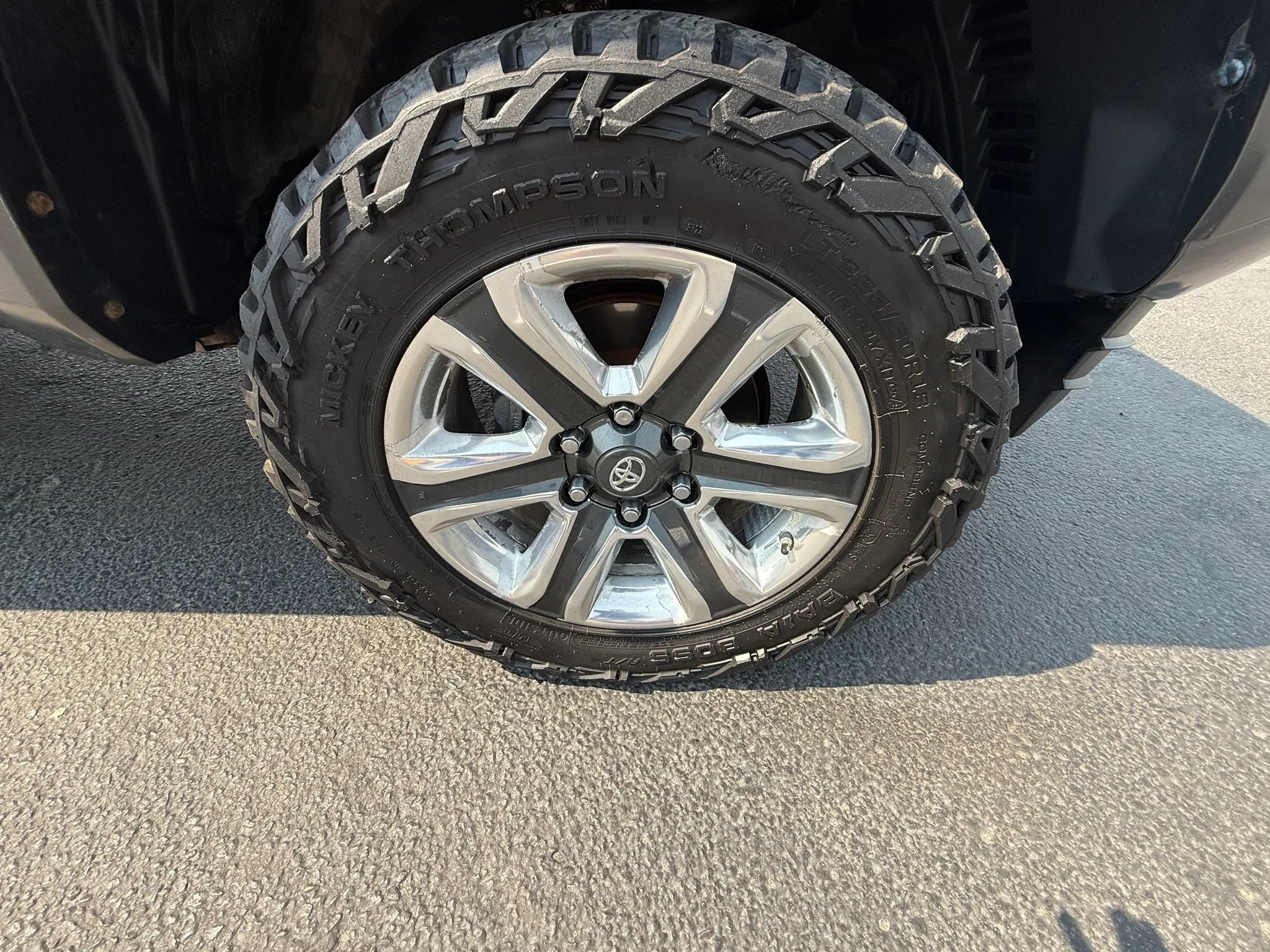 Used 2016 Toyota Tacoma Limited w/ Towing Package AWD/4WD image 15