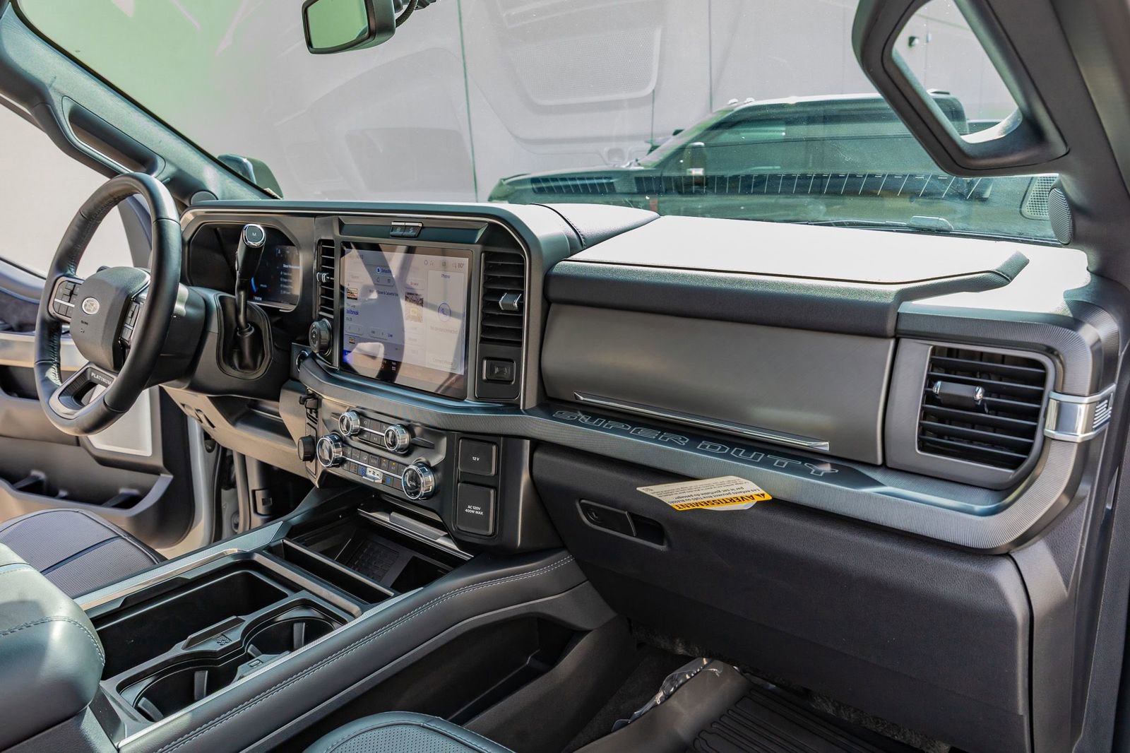 Used 2025 Ford F450 Platinum w/ FX4 Off-Road Package AWD/4WD image 18