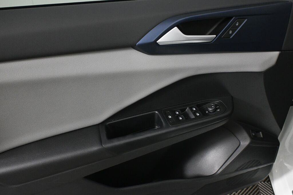 Used 2022 Volkswagen Taos SE FWD image 8