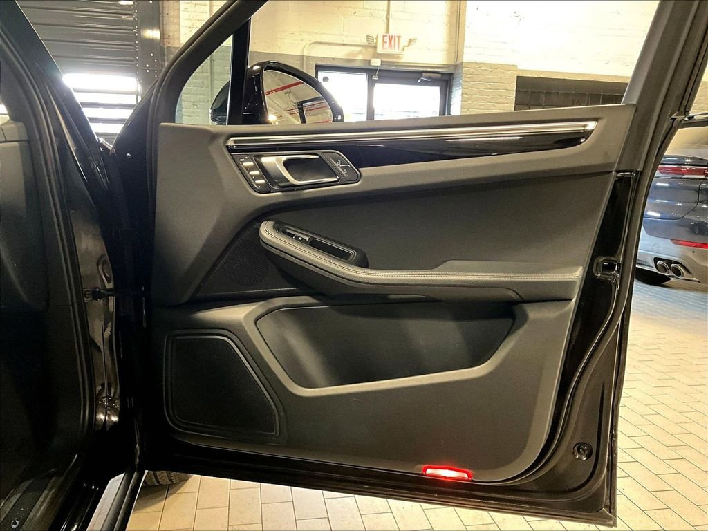 Certified 2023 Porsche Macan image 29