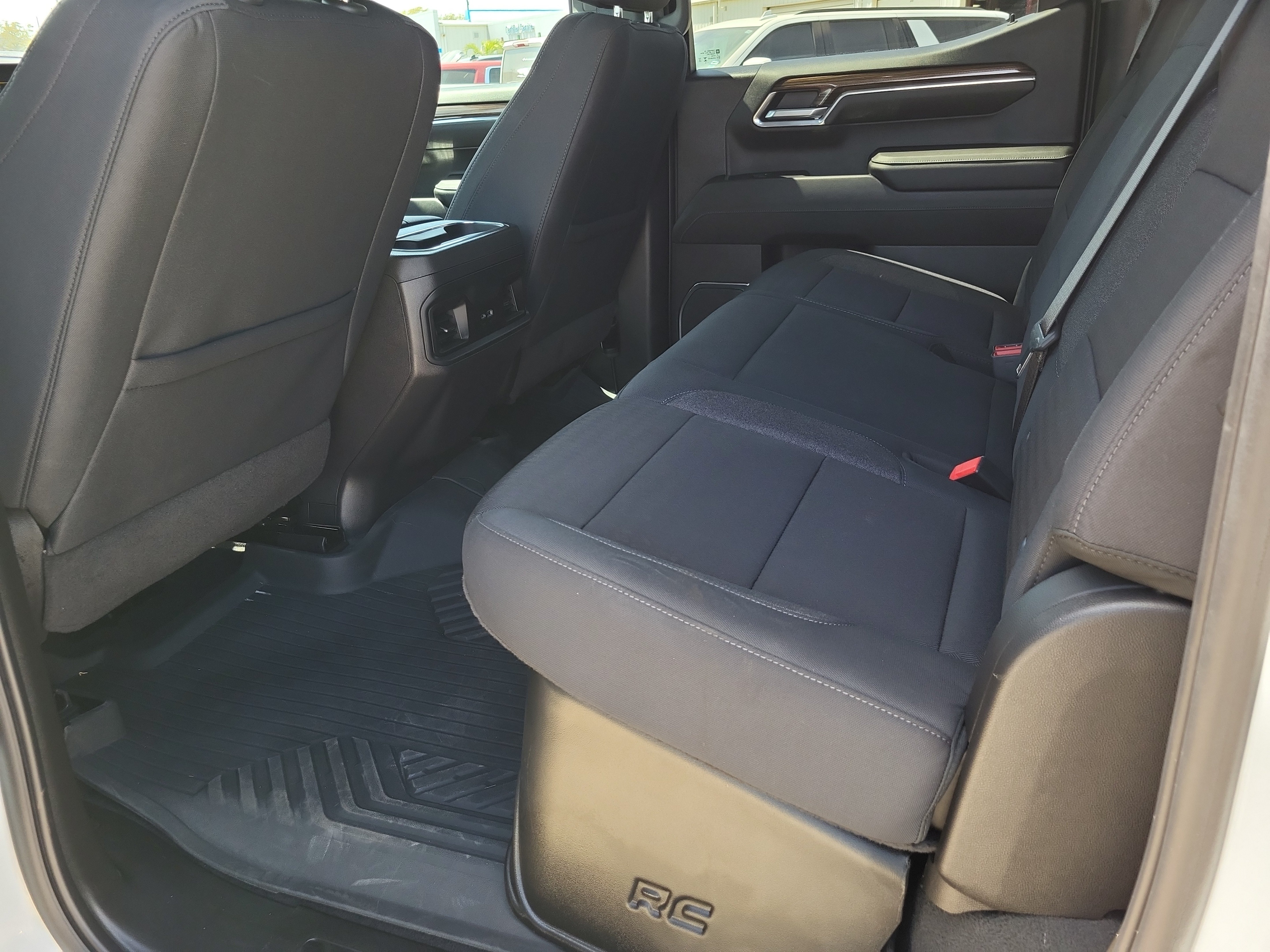 Used 2024 Chevrolet Silverado 1500 LT Trail Boss w/ Convenience Package II AWD/4WD image 13