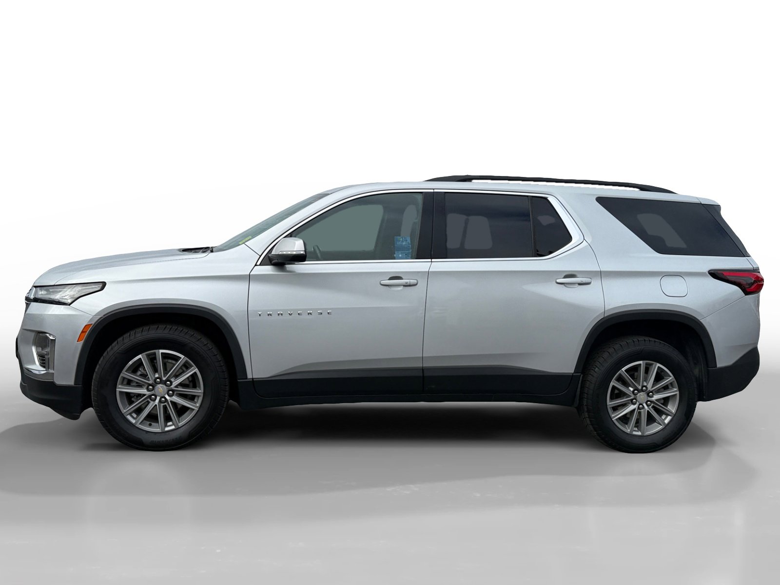Used 2022 Chevrolet Traverse LT image 2