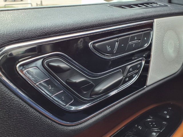 Used 2020 Lincoln Navigator L Reserve w/ Luxury Package AWD/4WD image 17