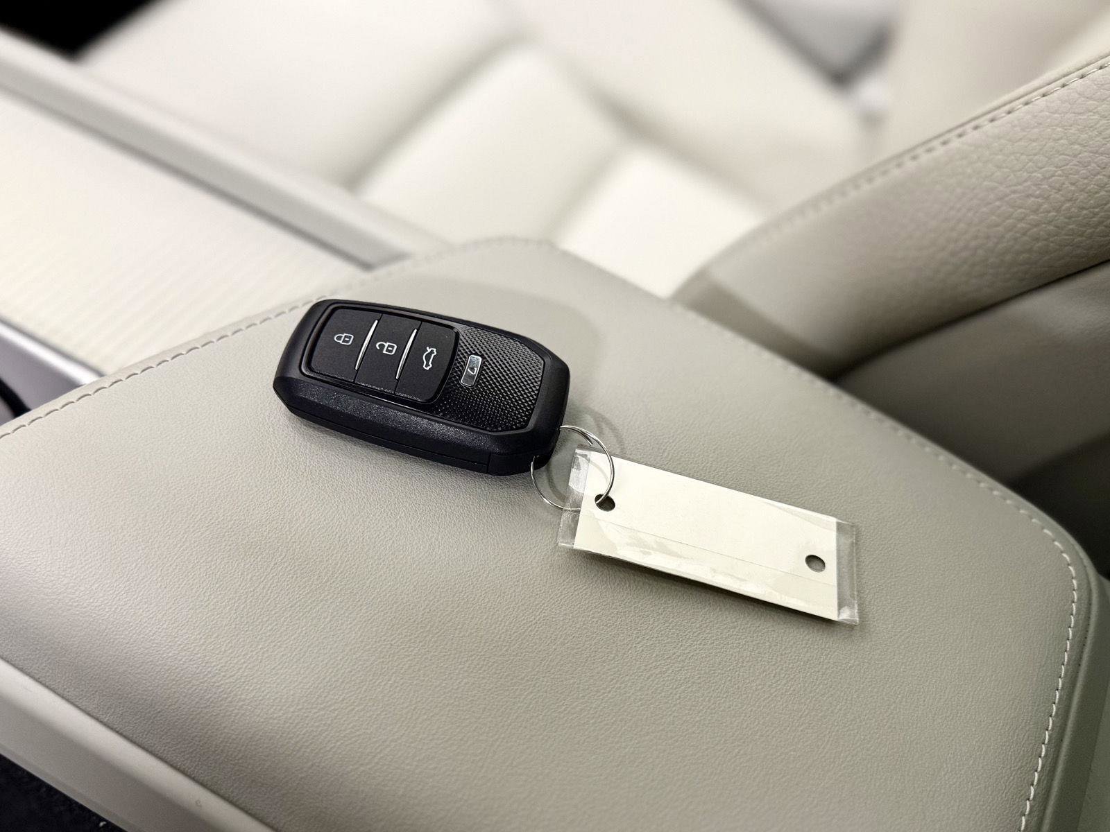 Used 2025 Volvo XC60 B5 Core w/ Climate Package image 21