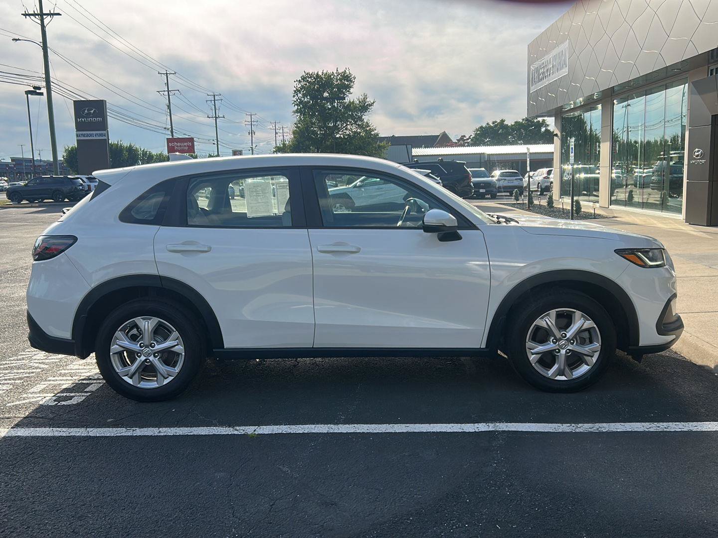 Used 2025 Honda HR-V LX image 8