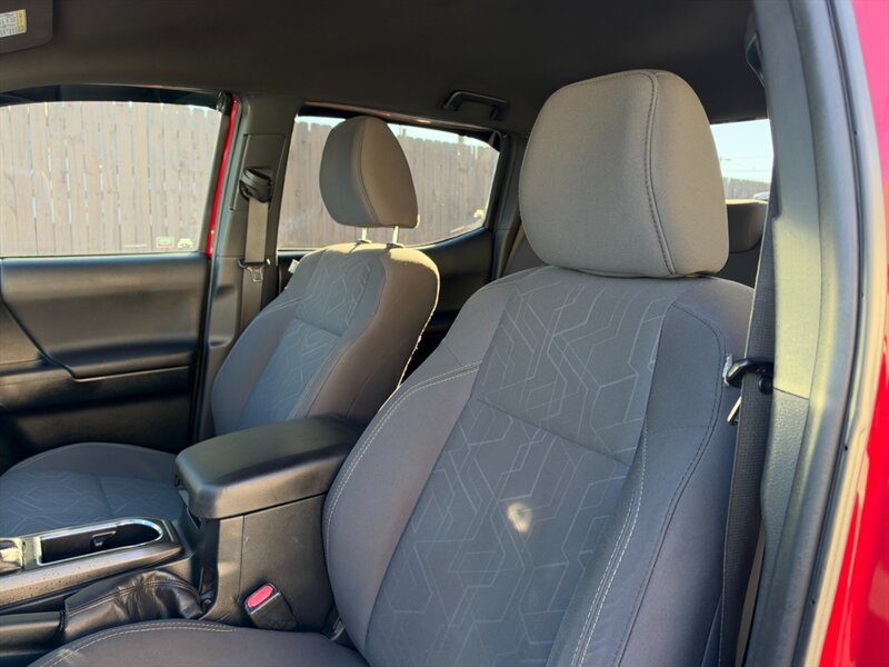 Used 2017 Toyota Tacoma TRD Off-Road AWD/4WD image 19
