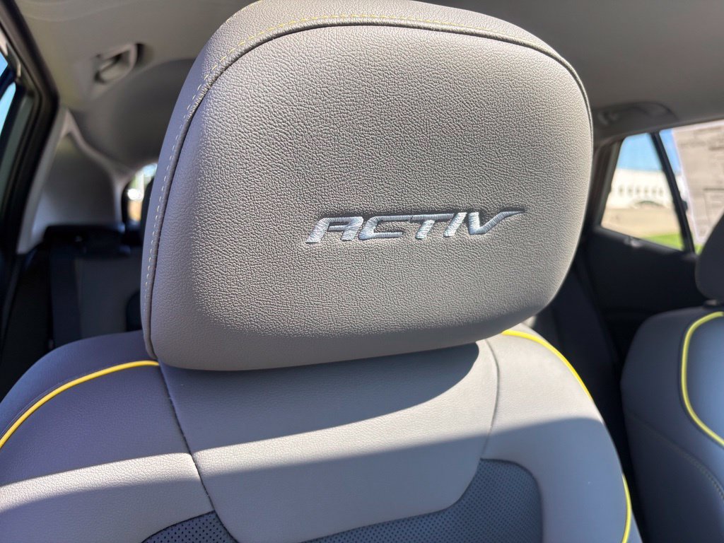 New 2026 Chevrolet Trax ACTIV w/ Sunroof Package FWD image 32