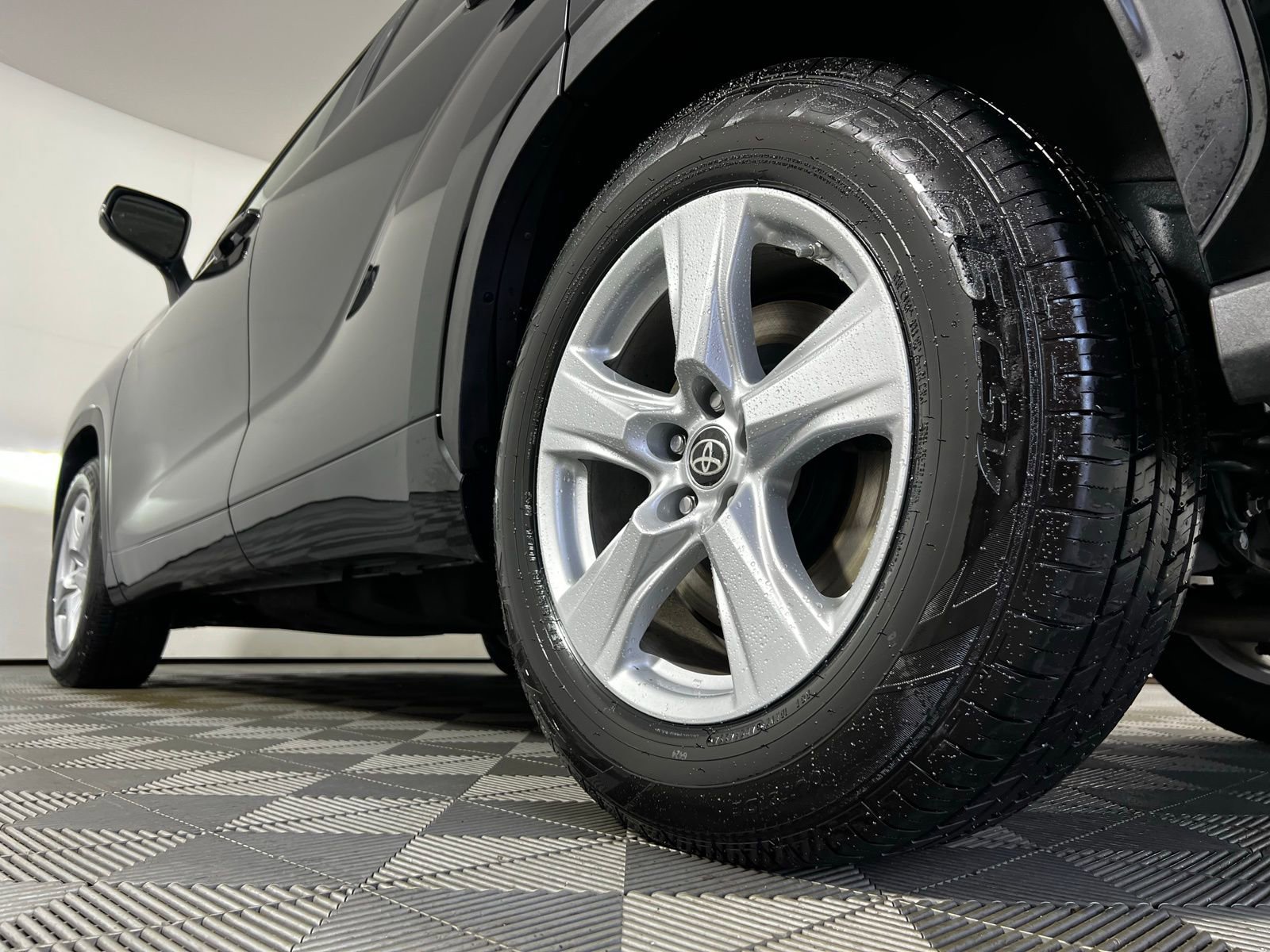 Certified 2023 Toyota Highlander LE image 26