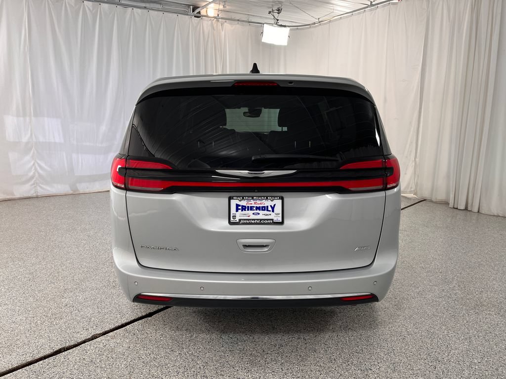 Used 2023 Chrysler Pacifica Touring-L AWD/4WD image 14