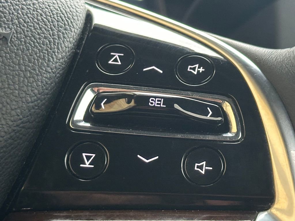Used 2020 Cadillac Escalade Premium Luxury image 36