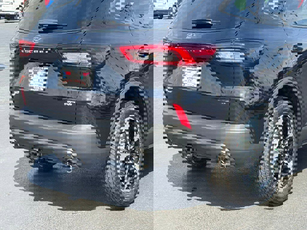 New 2025 Ford Escape ST-Line Select w/ Class II Trailer Tow Package image 39