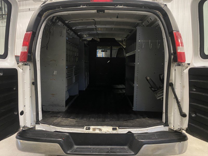 Used 2017 Chevrolet Express 2500 Extended RWD image 19