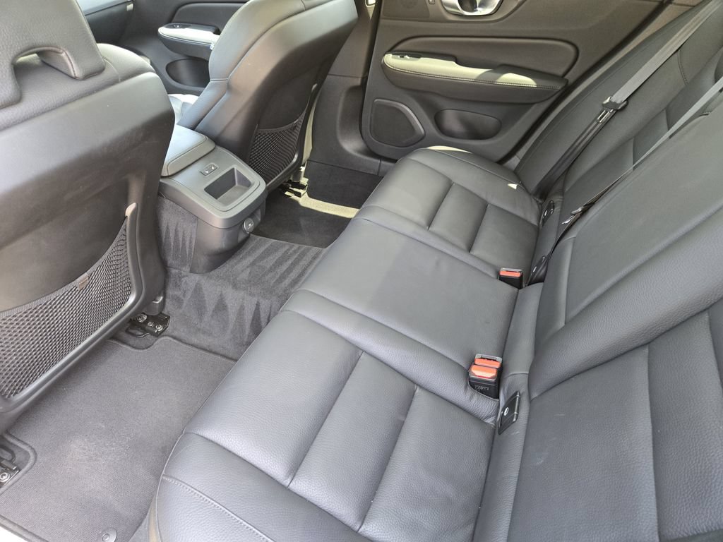 Used 2025 Volvo V60 B5 Cross Country Plus AWD/4WD image 30