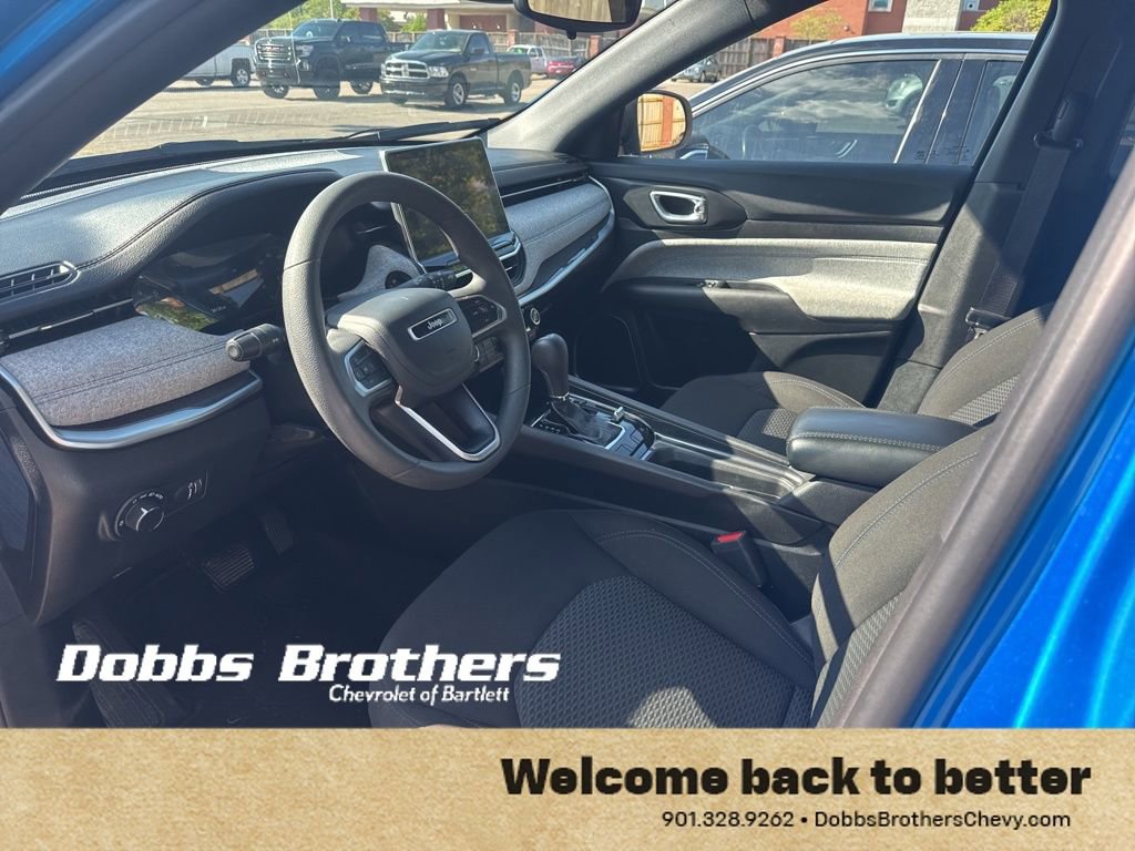 Used 2023 Jeep Compass Sport image 10