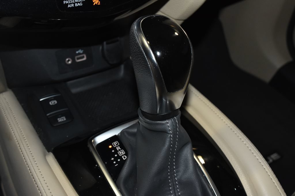 Used 2019 Nissan Rogue SL w/ Premium Package AWD/4WD image 16