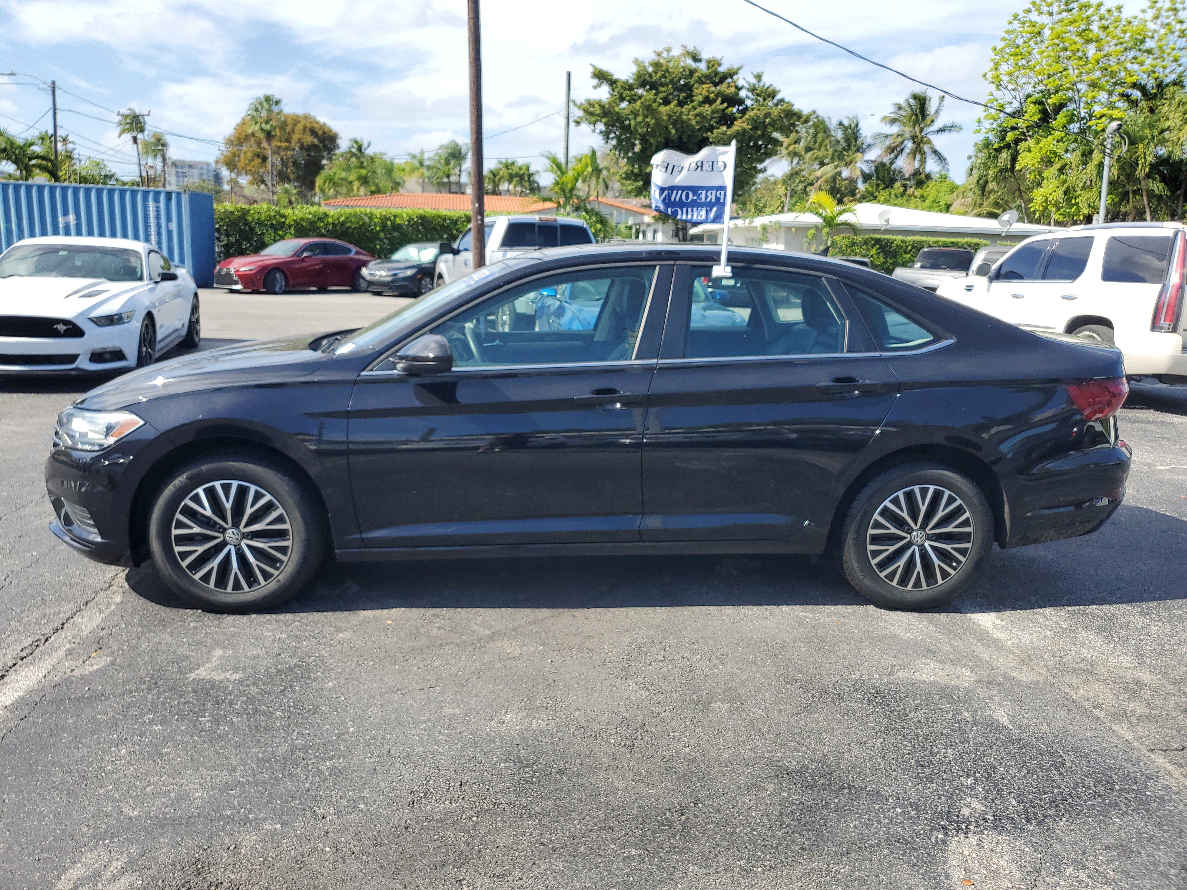 Certified 2021 Volkswagen Jetta SE image 2
