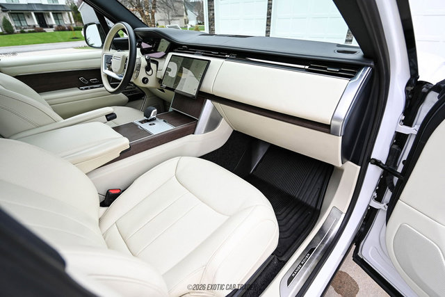 Used 2025 Land Rover Range Rover SE image 42