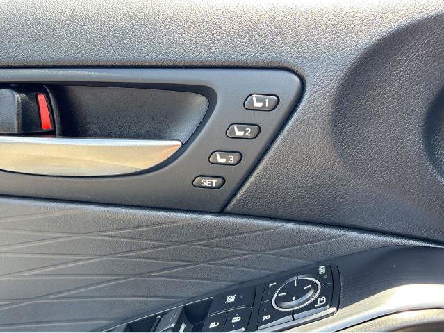 Used 2025 Lexus IS 500 w/ Accessory Package RWD image 31