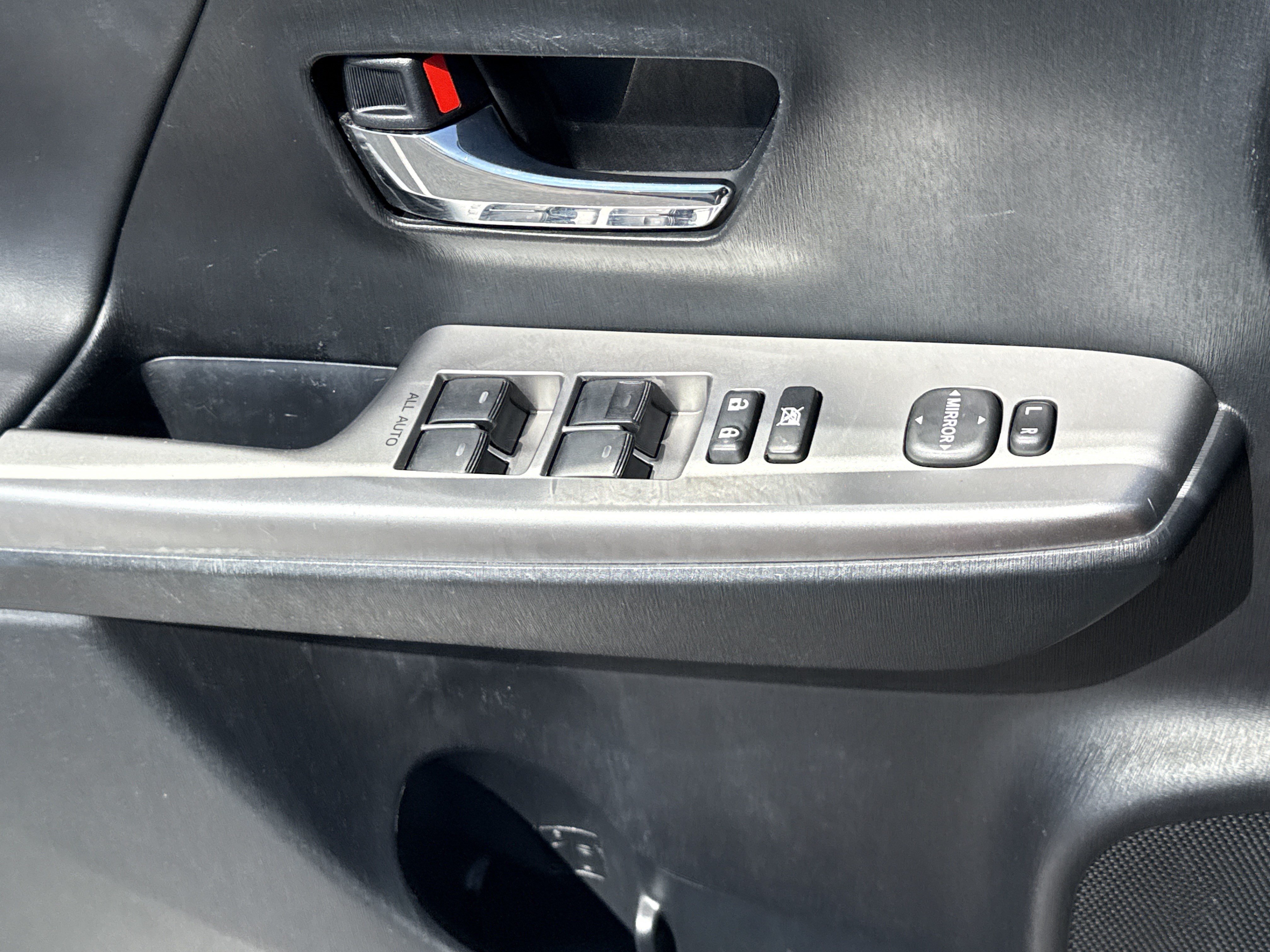 Used 2015 Toyota Prius V Five w/ Advanced Technology Package FWD image 15