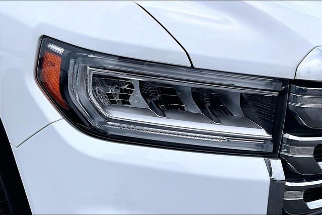 Used 2023 GMC Acadia SLT image 29