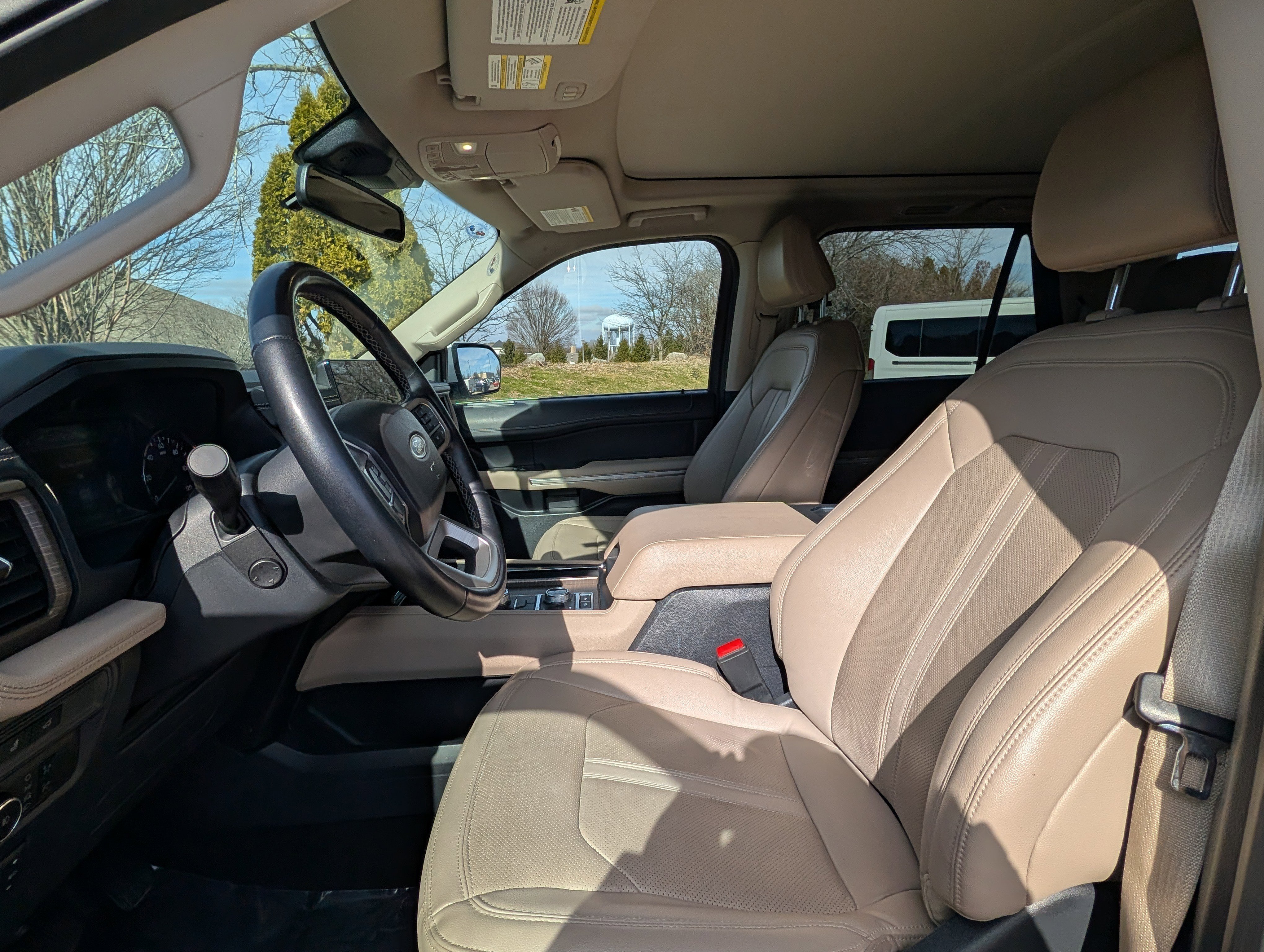 Used 2024 Ford Expedition Limited image 10