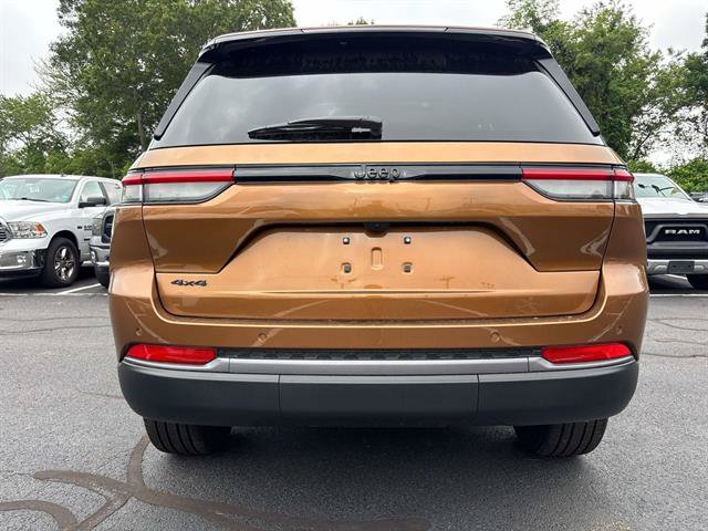 New 2026 Jeep Grand Cherokee Limited w/ Limited Altitude Package AWD/4WD image 3