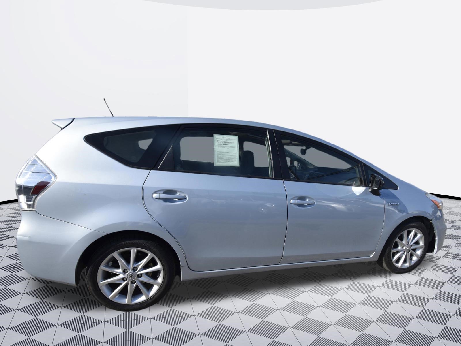 Used 2014 Toyota Prius V Five image 7