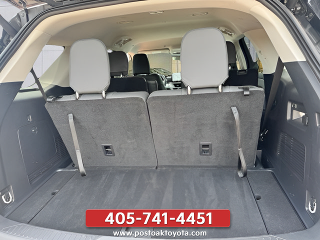 Used 2025 Ford Explorer Active w/ Active Comfort Package RWD image 23