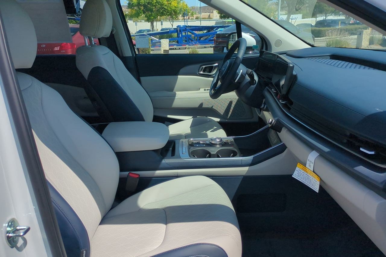 New 2026 Kia Carnival EX image 24