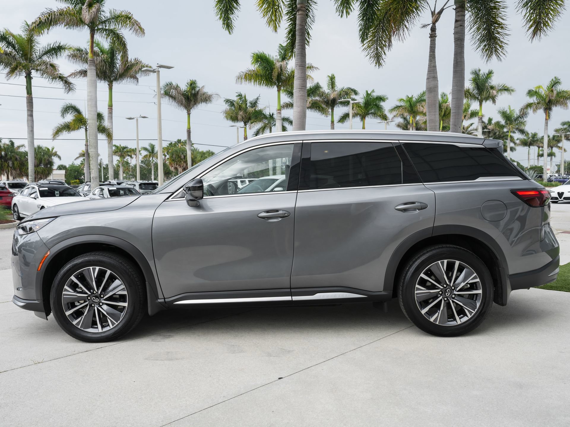 Certified 2026 INFINITI QX60 Luxe w/ Family Package FWD image 21