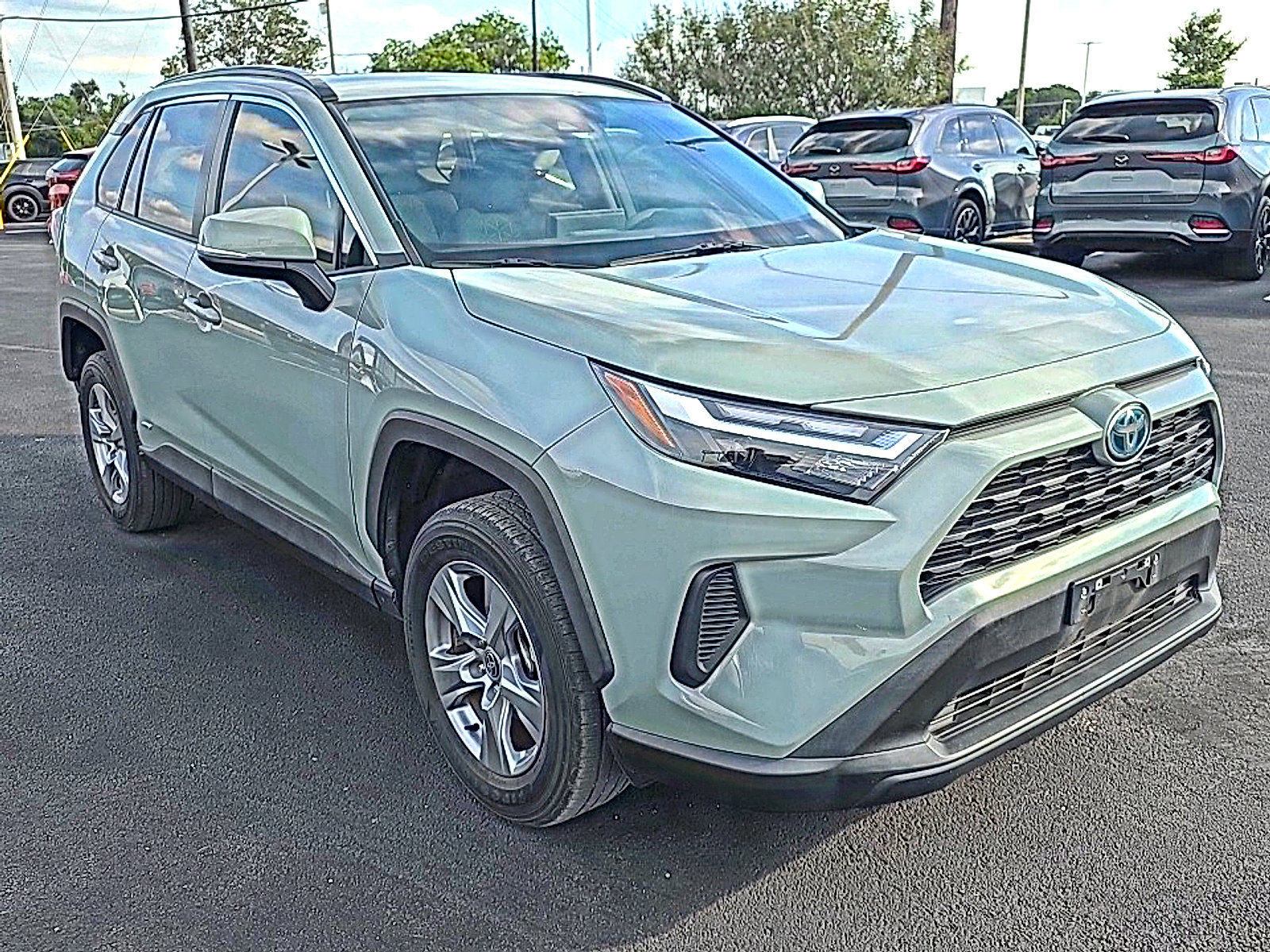 Used 2022 Toyota RAV4 XLE w/ Convenience Package AWD/4WD image 3